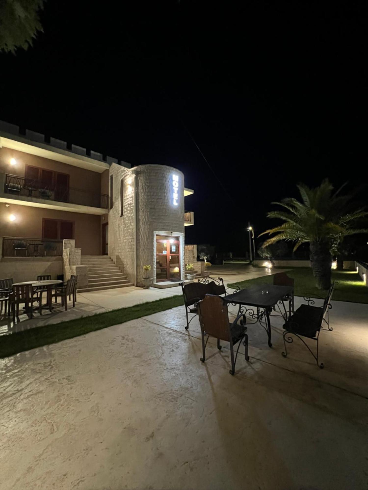 Motel Zeta Lux Mitrovici  Экстерьер фото