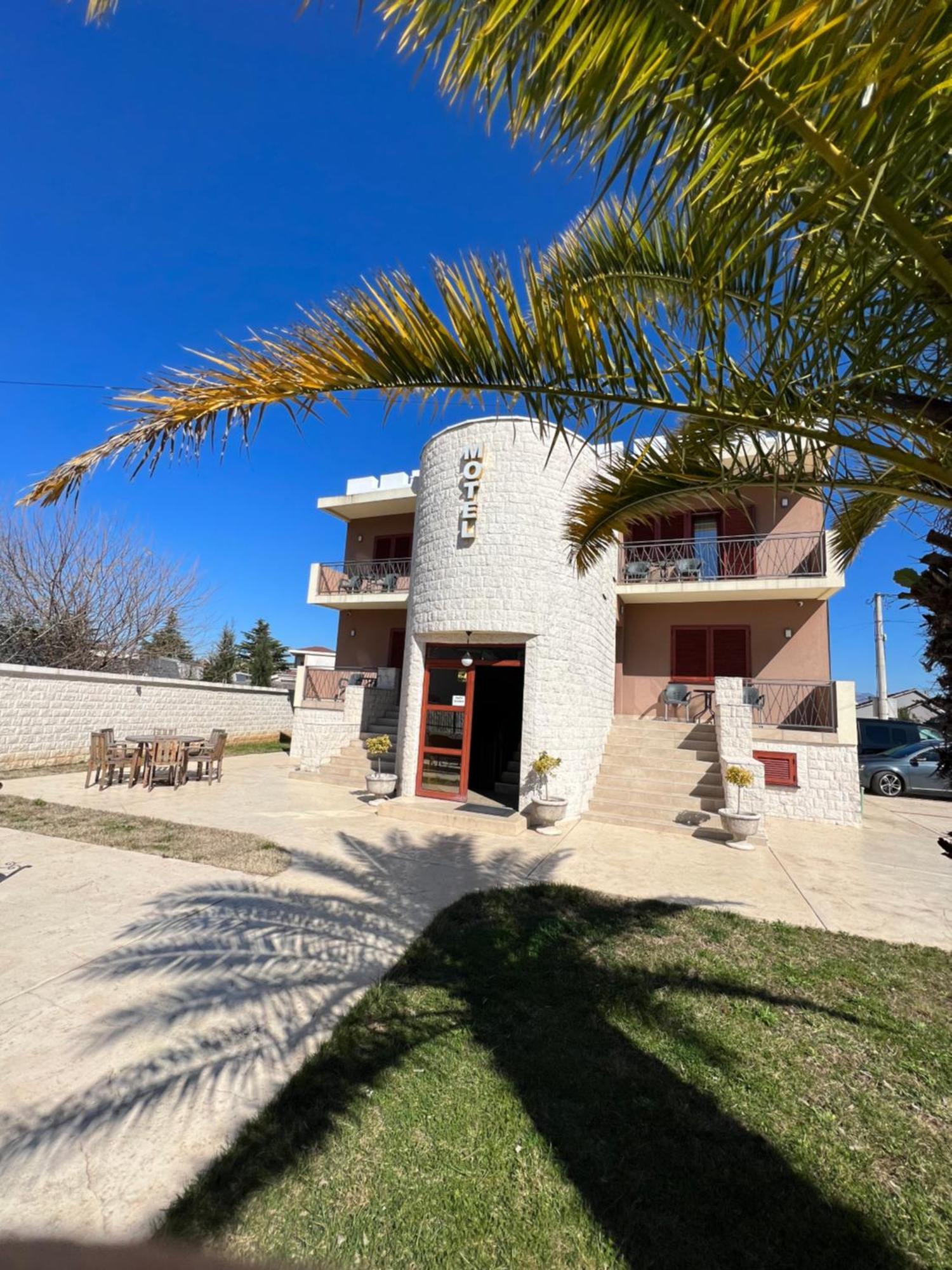 Motel Zeta Lux Mitrovici  Экстерьер фото